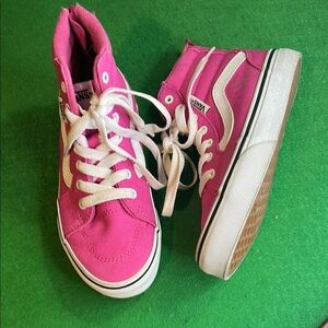 VANS FILMORE FUCHSIA CANVAS HI TOP SNEAKERS